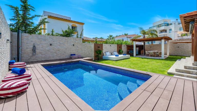 Villa with garden, private pool & patio | Golf view — photo 3