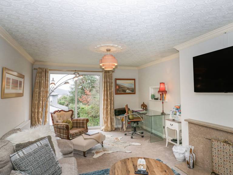 Family-oriented cottage with grill & yard | Pet-friendly — photo 4