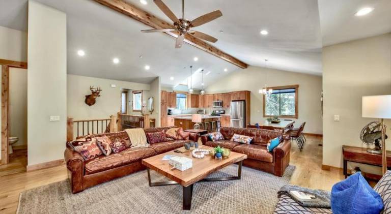 Vacation home with jacuzzi — photo 4