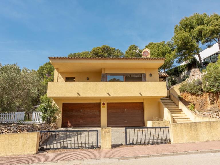House with barbecue, garden & private pool — photo 4