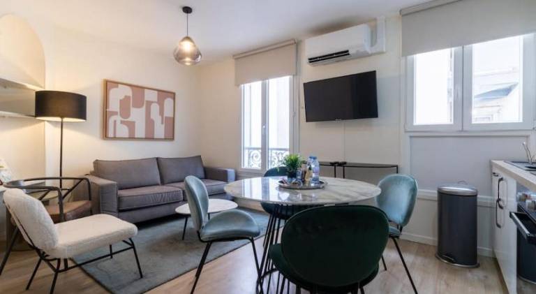Beautiful rental apartment | Near Arc de Triomphe | Pets allowed in Clichy