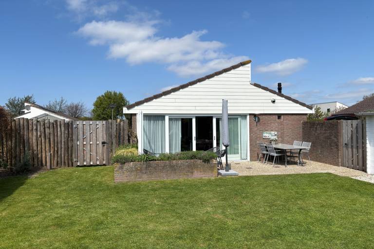 Vacation home with barbecue & yard in Egmond aan den Hoef