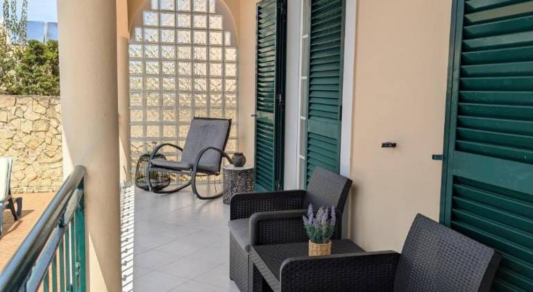 House with barbecue, terrace & private pool — photo 2