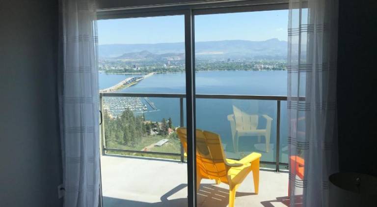 Lake and Bridge View Vacation Home — photo 3