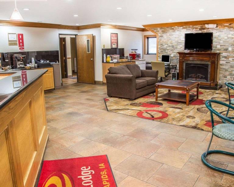 Econo Lodge Cedar Rapids South — photo 2