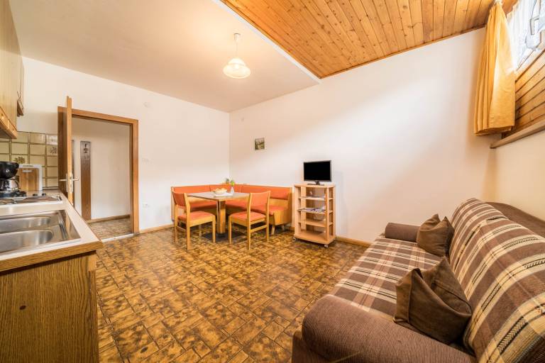 Apartment "Mutspitz Leilichhof" with Mountain View, Wi-Fi, Balcony & Garden — photo 2
