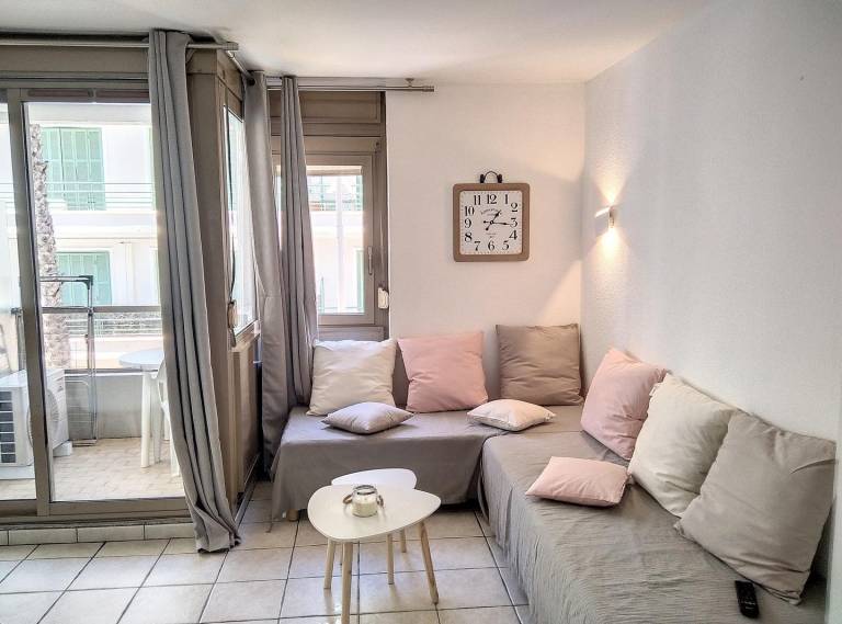 Holiday apartment with garden & patio | Next to the beach | Pets are welcome in Antibes