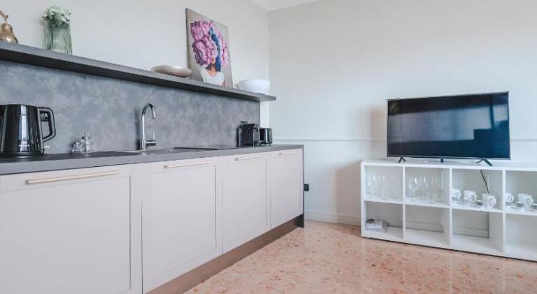 Apartment with patio | Beach nearby | Pets allowed — photo 4