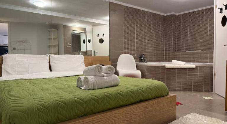 Rental apartment with jacuzzi — photo 2