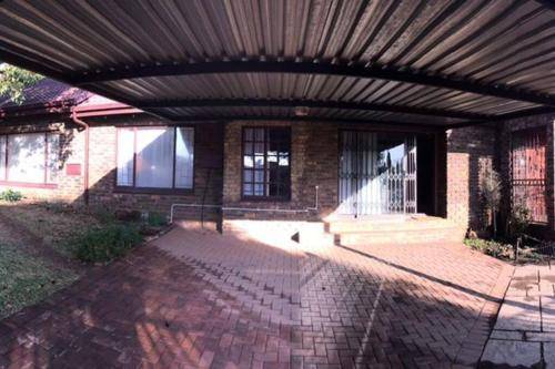 House Rooihuiskraal