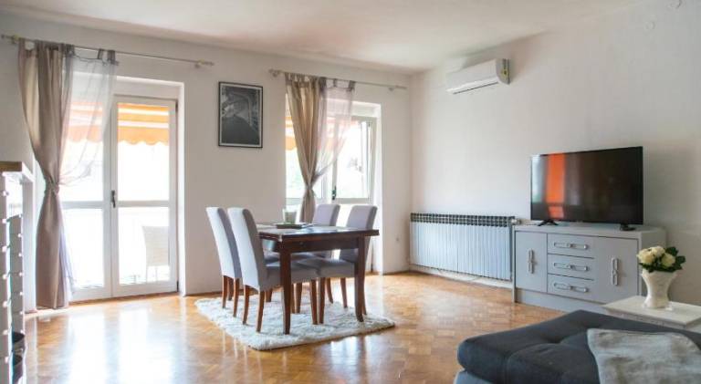 Apartment with patio | Pets are welcome — photo 2