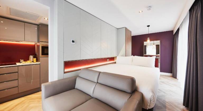 Serviced apartment with 2 rooms for 127 persons — photo 2