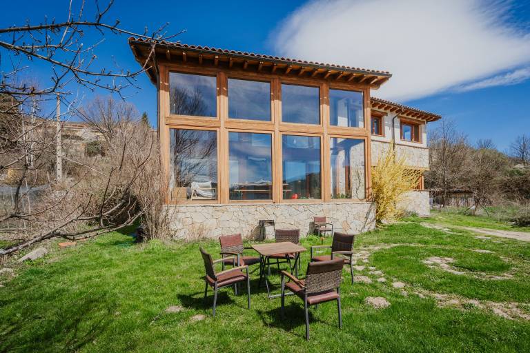 Vacation home with fast internet, yard & terrace | Garden view — photo 2