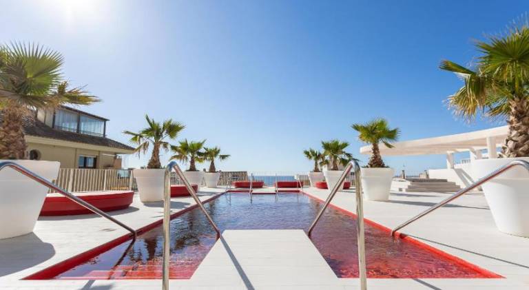 Fully equipped holiday apartment with pool & patio | Next to the beach | Pets are welcome in Benalmádena