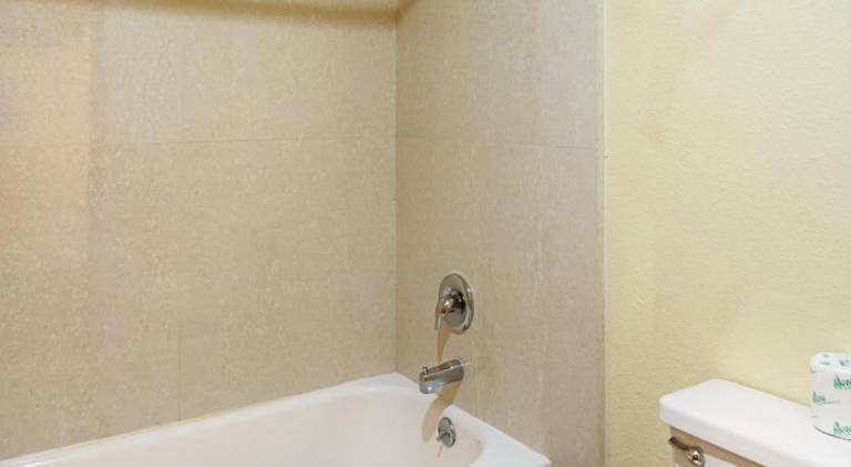 Super 8 by Wyndham Vancouver East — photo 4