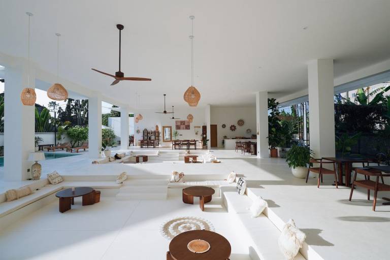 Vacation home with garden & pool — photo 3