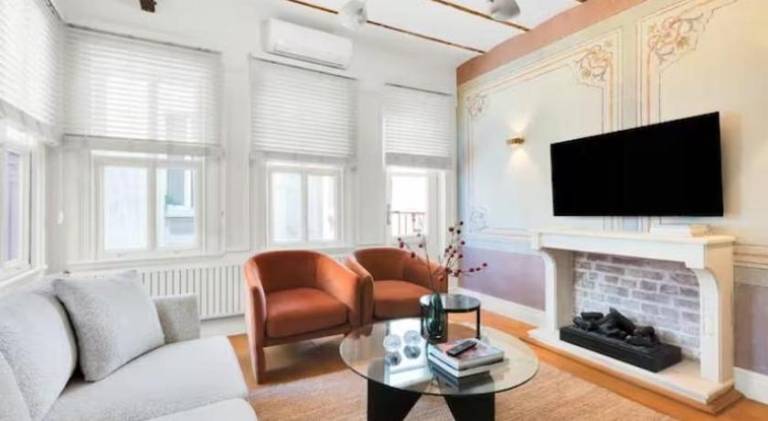 Holiday apartment with terrace | Close to Galata Tower | Pets are welcome in Marmara