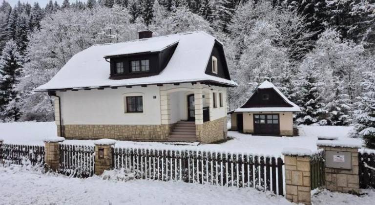 Rental apartment with barbeque, garden & jacuzzi | Pets are welcome in Zlin