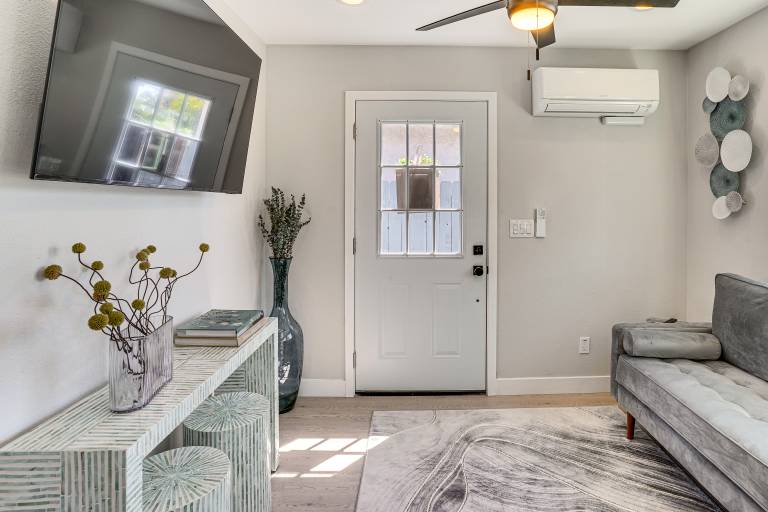 Newly Updated! Commuter-Friendly Anaheim Home — photo 5