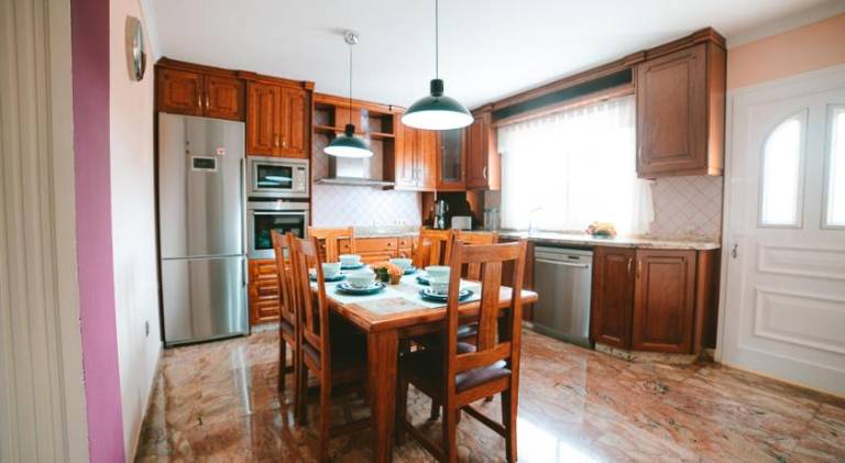 Spacious villa with jacuzzi & pool | Pets allowed — photo 4