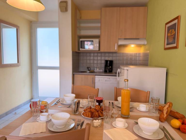 2 Bedroom for 6 with Sea View (36m) — photo 3