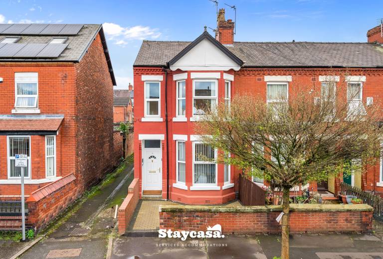 Urban Oasis Spacious 4 Bedroom Home in Manchester