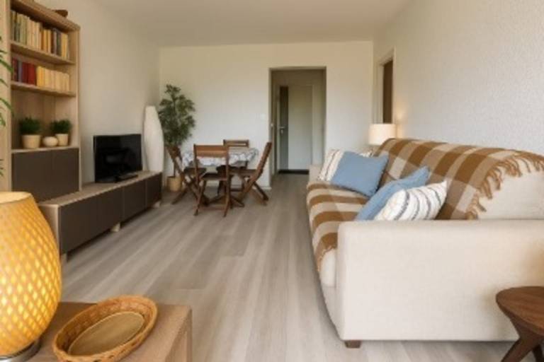 Apartment for 4 with garden near beach — photo 2