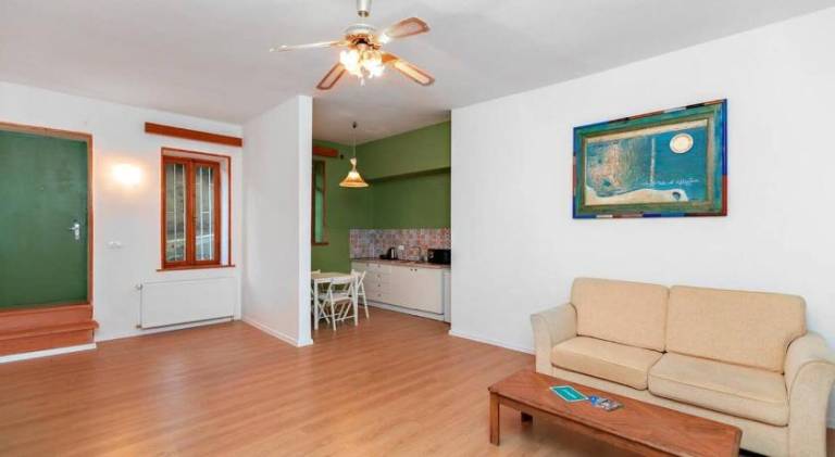Cozy 2BR Apt in Sololaki Tbilisi - By Wehost — photo 2