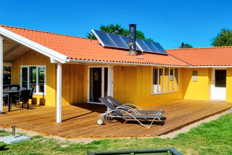 Vacation home with sauna, hot tub & terrace — photo 3