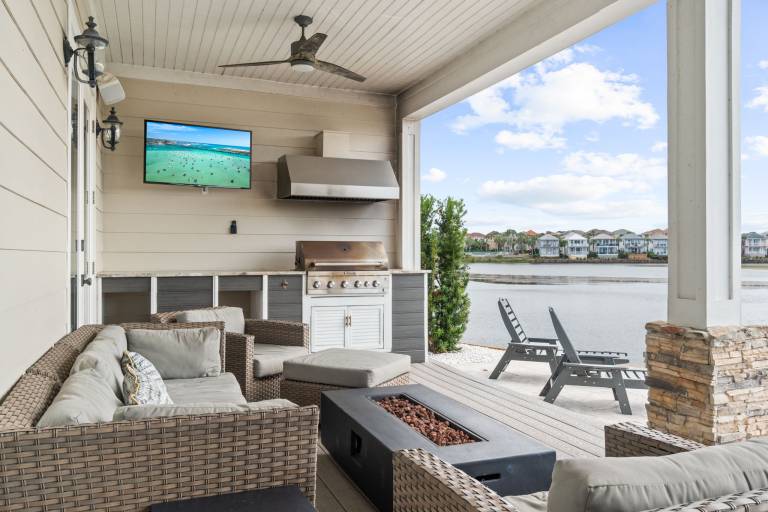 Family-friendly lovely vacation home with private pool, hot tub & BBQ | Lake view | Perfect for remote work | Pets are welcome — photo 2