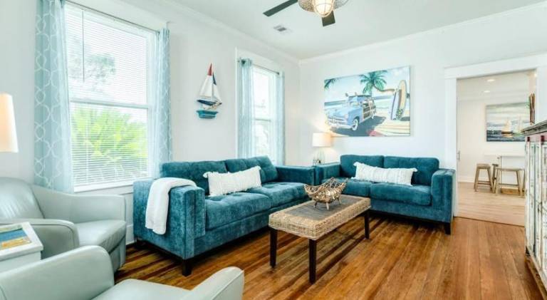 Casa Azul - 2 Blocks to Beach, Near Historic Strand, Private Yard! — photo 2