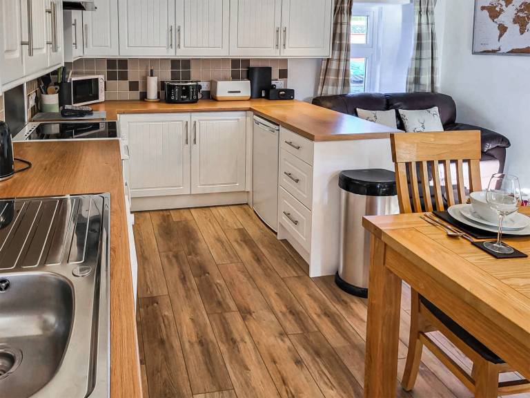 Family-oriented lovely cottage with yard & BBQ | River view | Pets are welcome — photo 3