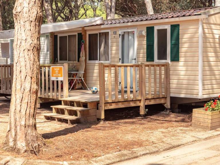 Mobile home with patio & pool — photo 4