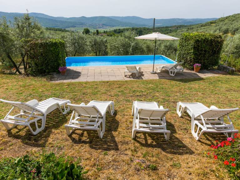 Vacation home with barbeque, terrace & private pool — photo 2
