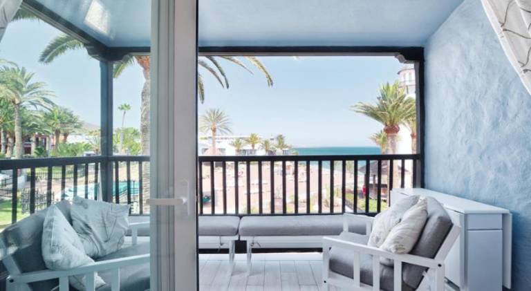 Fully equipped vacation home with terrace, hot tub & heated pool | Close to the beach | Perfect for remote work | Pets are welcome — photo 3