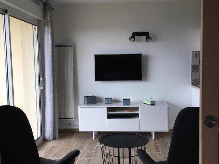 Rental apartment with BBQ & yard | Sea view — photo 4