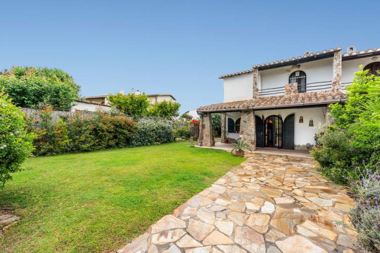 Fully equipped house with patio, grill & garden | Garden view | Beach nearby | Pets are welcome in Quartu Sant'Elena
