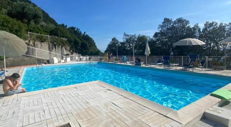 House with pool — photo 4