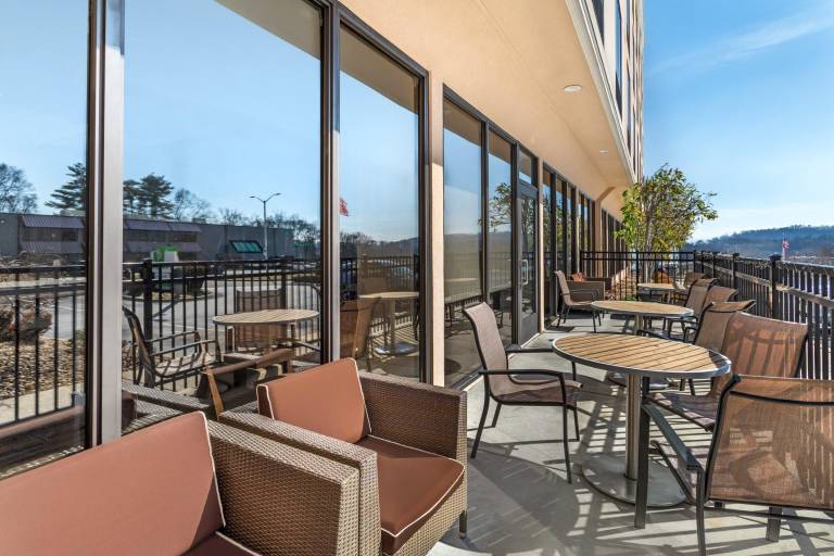 Holiday Inn Knoxville N - Merchant Drive By IHG — photo 5