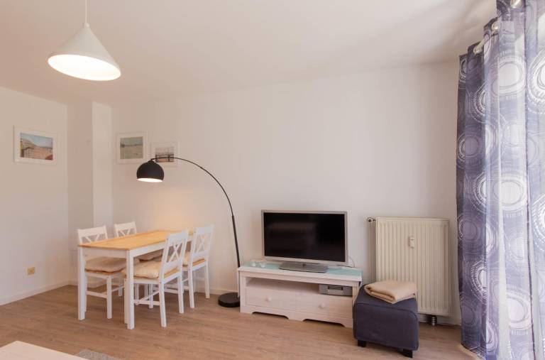 Rental apartment with patio — photo 3