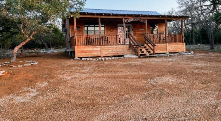 House with 1 room for 4 persons in Fredericksburg, TX