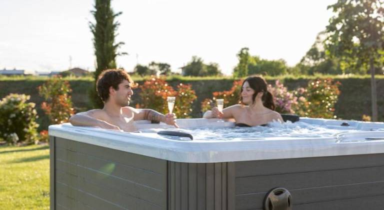Farm with hot tub & yard — photo 5