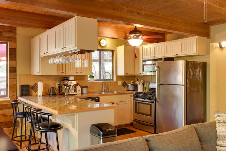 Spacious Groveland Cabin w/ Wraparound Deck! — photo 2