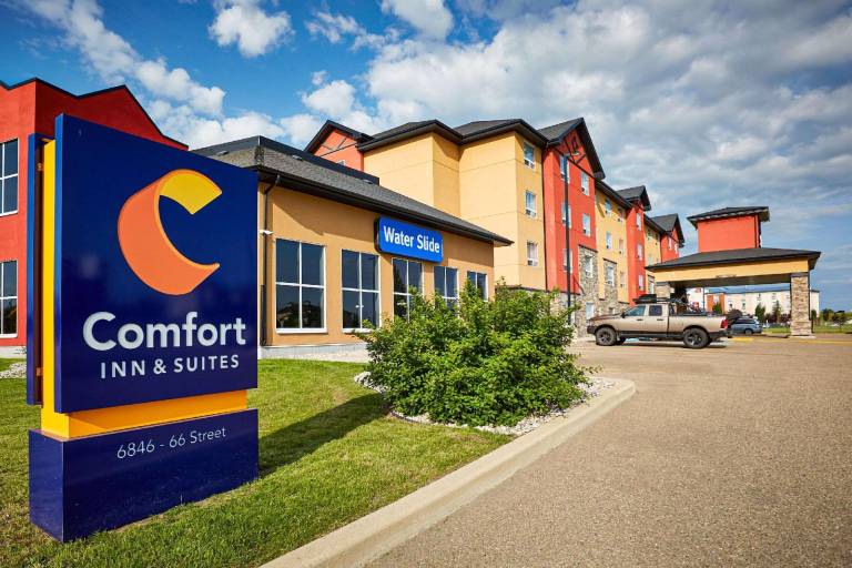 Comfort Inn & Suites in Red Deer, AB