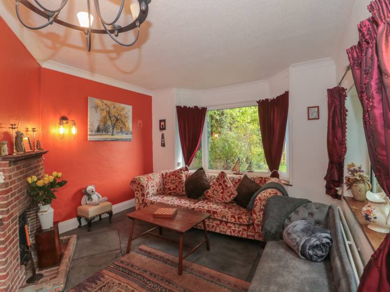 Beautiful cottage with garden & hot tub | Pets allowed — photo 4