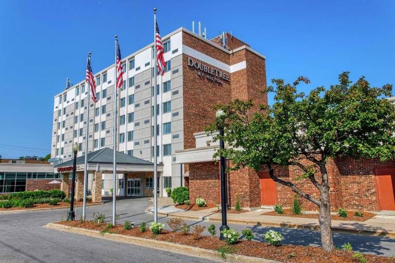 DoubleTree by Hilton Neenah in Neenah, WI