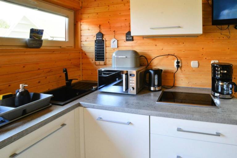 Family-friendly beautiful vacation home with yard, patio & barbeque | Pets allowed — photo 5