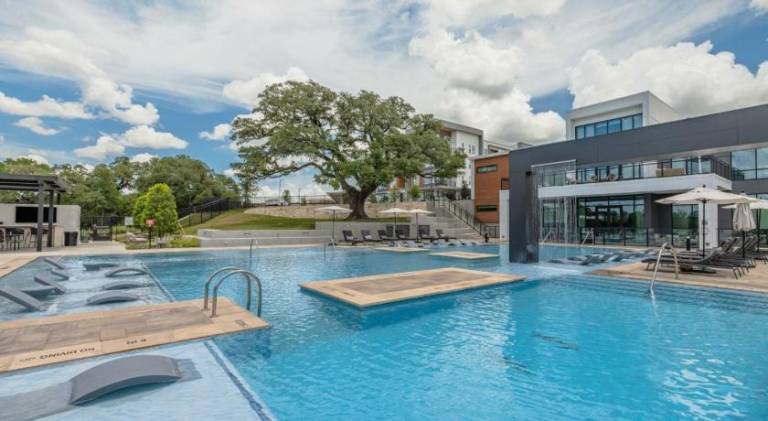 Apartment with pool | Pet-friendly — photo 3