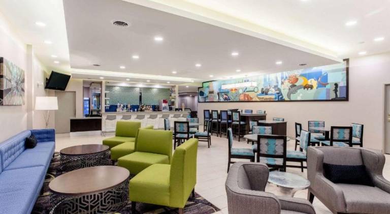 La Quinta Inn & Suites by Wyndham Indianapolis South — photo 2