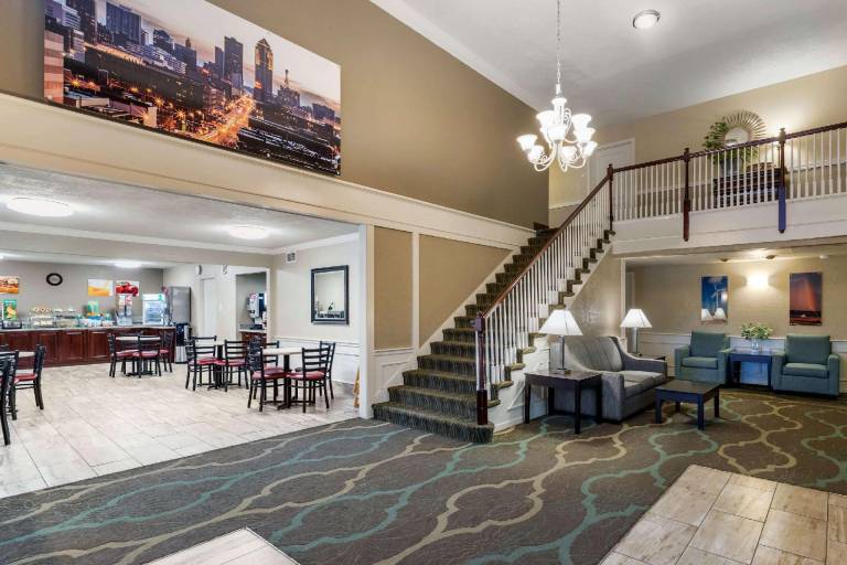 Quality Inn & Suites Des Moines - Merle Hay Road — photo 2